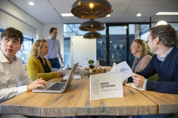 aan tafel Breingeheimen ontdekken